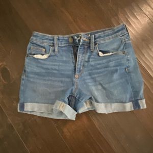 Universal Thread. Size 4/27. Jean Shorts.